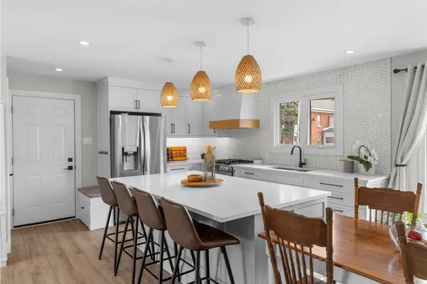 4 Sturgeon Bay RD, Severn, ON L0K 1E0