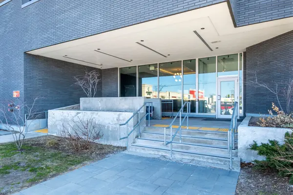 430 Essa RD #325, Barrie, ON L4N 9C6