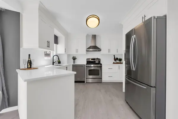 99 Golden Meadow RD, Barrie, ON L4N 7G3