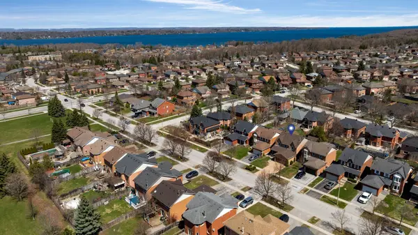 99 Golden Meadow RD, Barrie, ON L4N 7G3