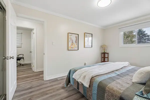 11 Charlotte CT, Barrie, ON L4N 6B2