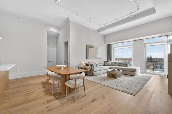 1 Hume ST #PH 615, Collingwood, ON L9Y 0X3