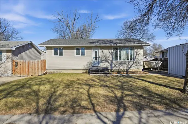 74 Osborne CRESCENT, Regina, SK S4R 5J1