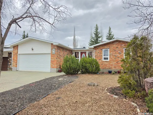 2157 Douglas AVENUE, North Battleford, SK S9A 3J1