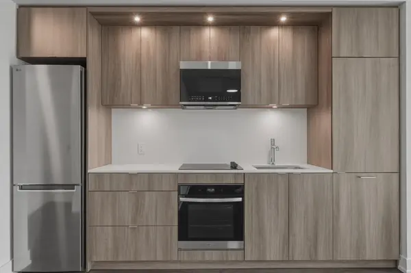 25 Cordova AVE #1010, Toronto W08, ON M9A 0E5