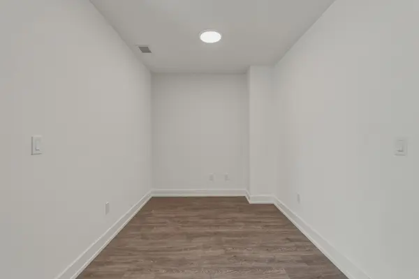 25 Cordova AVE #1010, Toronto W08, ON M9A 0E5