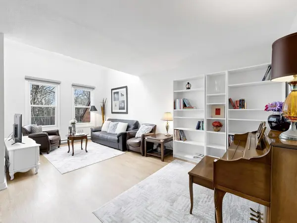 530 Falgarwood DR #21, Oakville, ON L6H 1N3