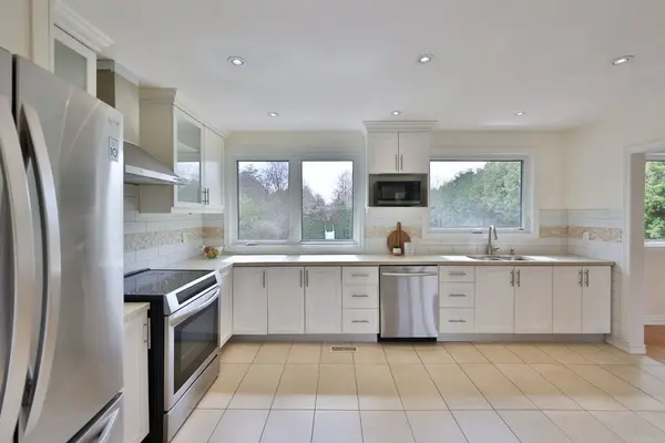 1486 Hixon ST, Oakville, ON L6L 1S3