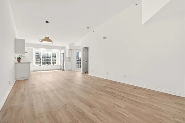 2055 APPLEBY Line #411, Burlington, ON L7L 7H1