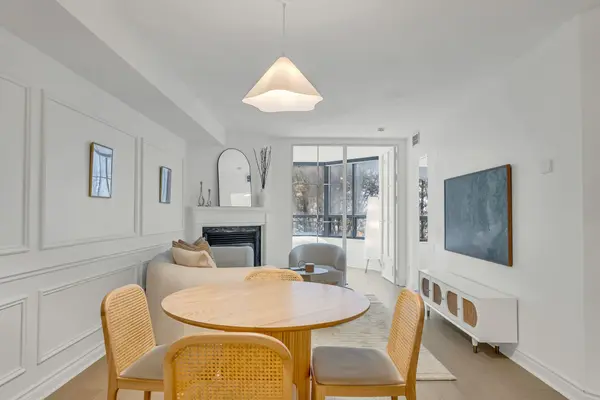 1 Ripley AVE #302, Toronto W01, ON M6S 4Z6