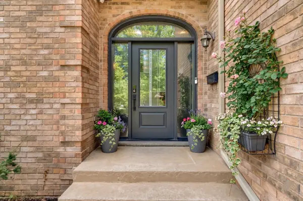 2324 Hilltop LN, Oakville, ON L6M 3M8