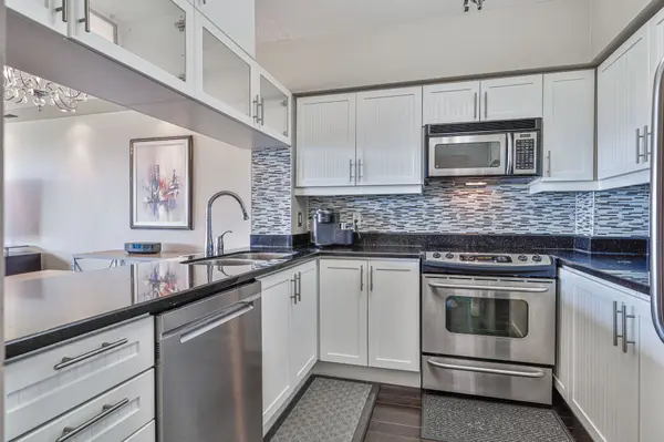 2261 Lake shore BLVD W #1010, Toronto W06, ON M8V 3X1