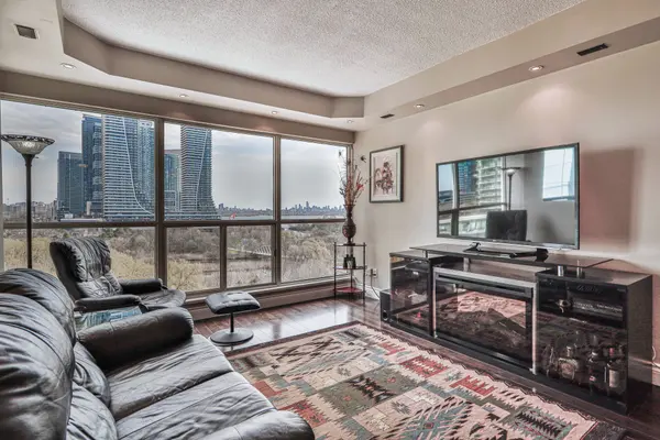 2261 Lake shore BLVD W #1010, Toronto W06, ON M8V 3X1