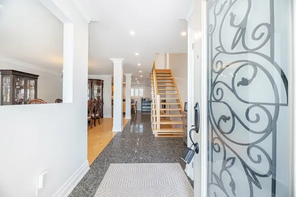 762 Vermouth AVE, Mississauga, ON L5A 3T3