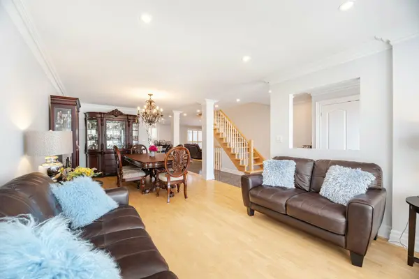 762 Vermouth AVE, Mississauga, ON L5A 3T3