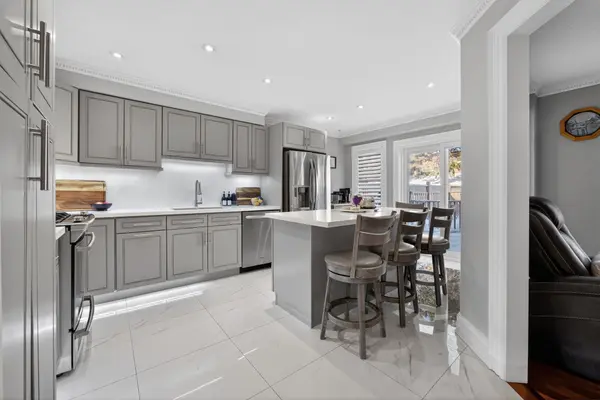 72 Ravenscliffe CT, Brampton, ON L6X 4N9