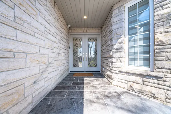 57 Fairview RD W, Mississauga, ON L5B 1K7