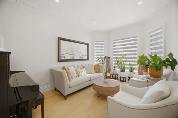 57 Fairview RD W, Mississauga, ON L5B 1K7