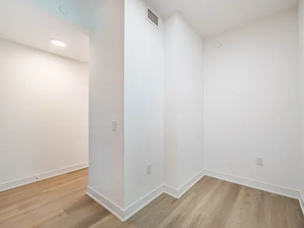 86 Dundas ST E #622, Mississauga, ON L5A 1W4