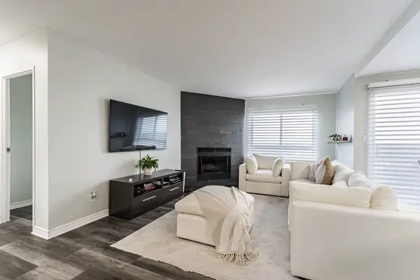 1000 Cedarglen Gate #619, Mississauga, ON L5C 3Z5