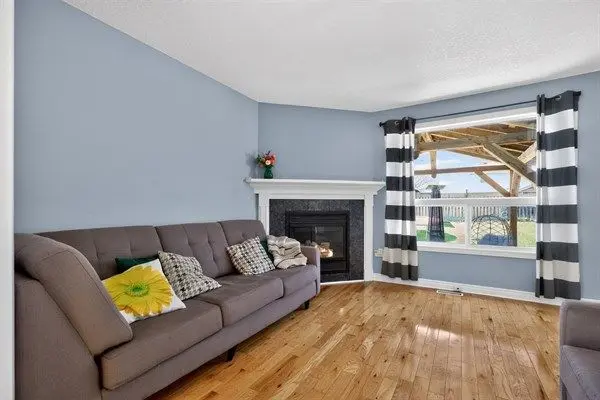 71 Beardmore CRES, Halton Hills, ON L7J 2Z1