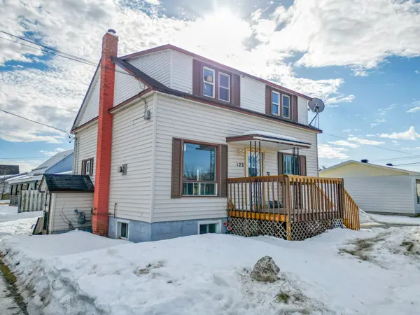 122 William ST, West Nipissing, ON P2B 2B3