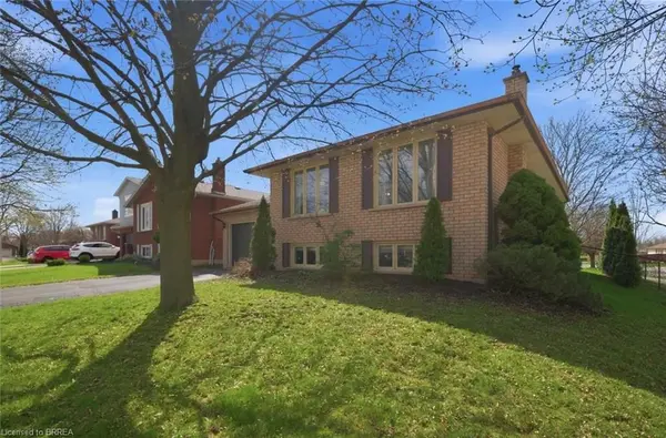 2 Flamboro CT, Brantford, ON N3P 1W1