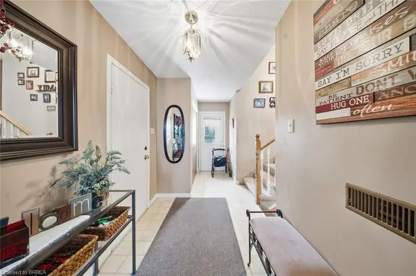 2 Flamboro CT, Brantford, ON N3P 1W1