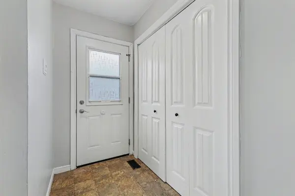 23 Spearman LN, Kanata, ON K2L 1Y6