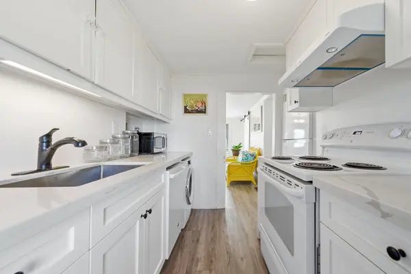 392 Picton Main ST, Prince Edward County, ON K0K 2T0