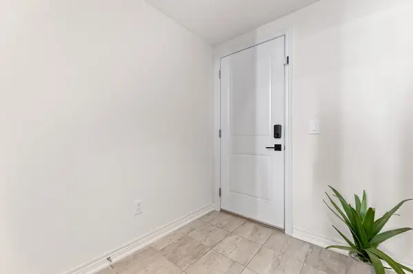 283 Skinner RD, Hamilton, ON L8B 1W5