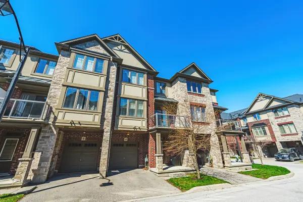 4 Bird LN, Hamilton, ON L9G 0G7