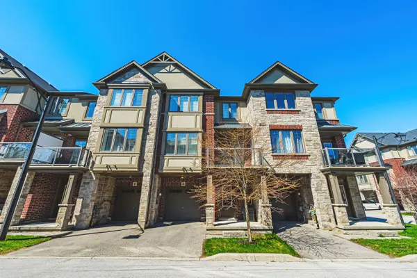 4 Bird LN, Hamilton, ON L9G 0G7