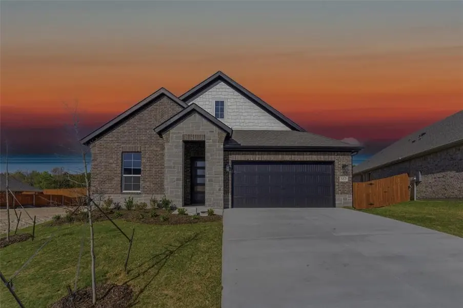 557 Waterford Park Boulevard, Weatherford, TX 76087