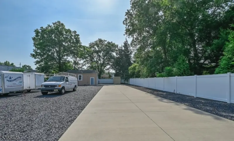 33 Bordentown Tpke, Jamesburg Boro, NJ 08831