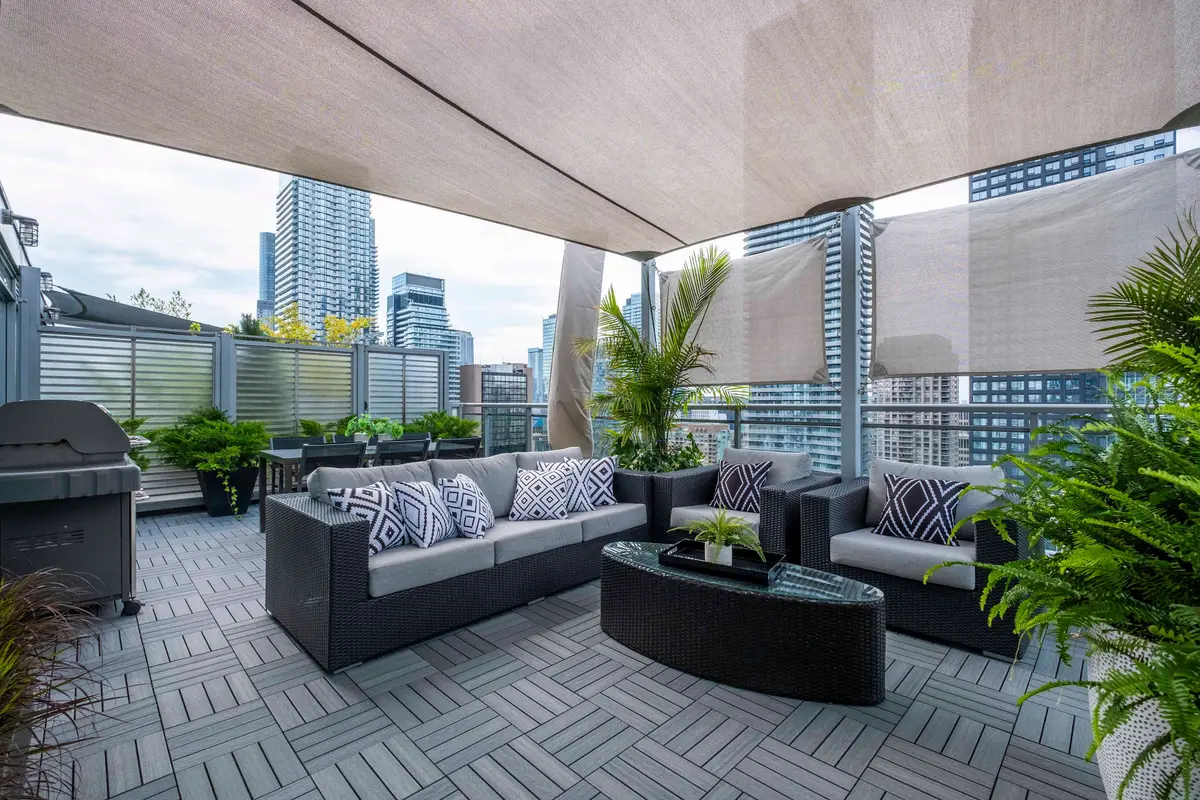 22 Wellesley ST E #PH2, Toronto C08, ON M4Y 1G3