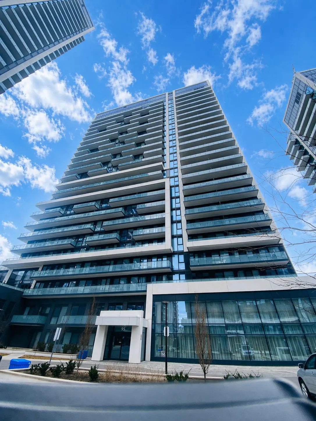 95 Oneida CRES #2312, Richmond Hill, ON L4B 0H5