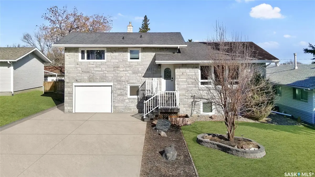 611 6th AVENUE NW, Swift Current, SK S9H 0Y5