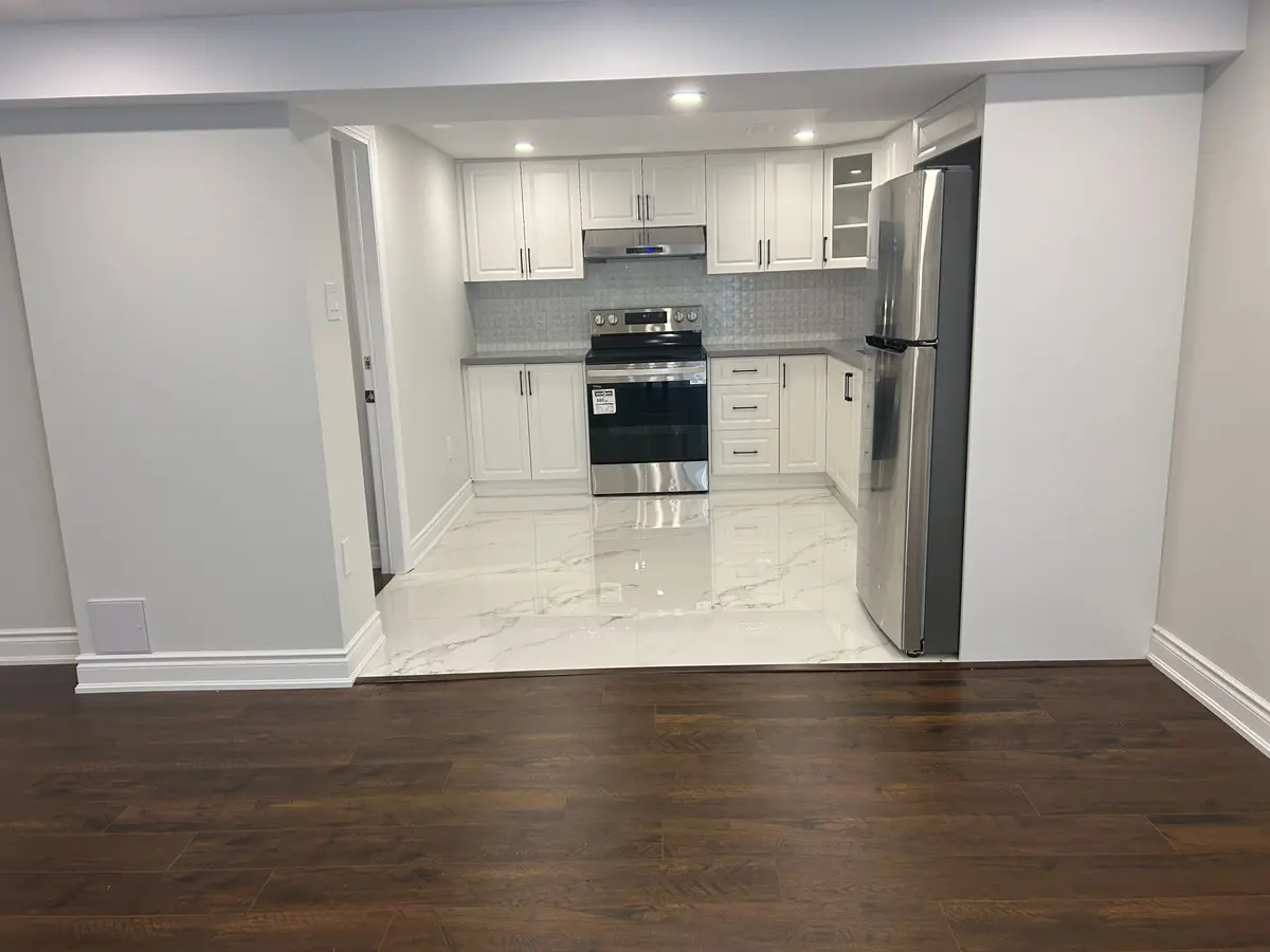 5631 River Grove AVE #bsmt, Mississauga, ON L5M 3W9