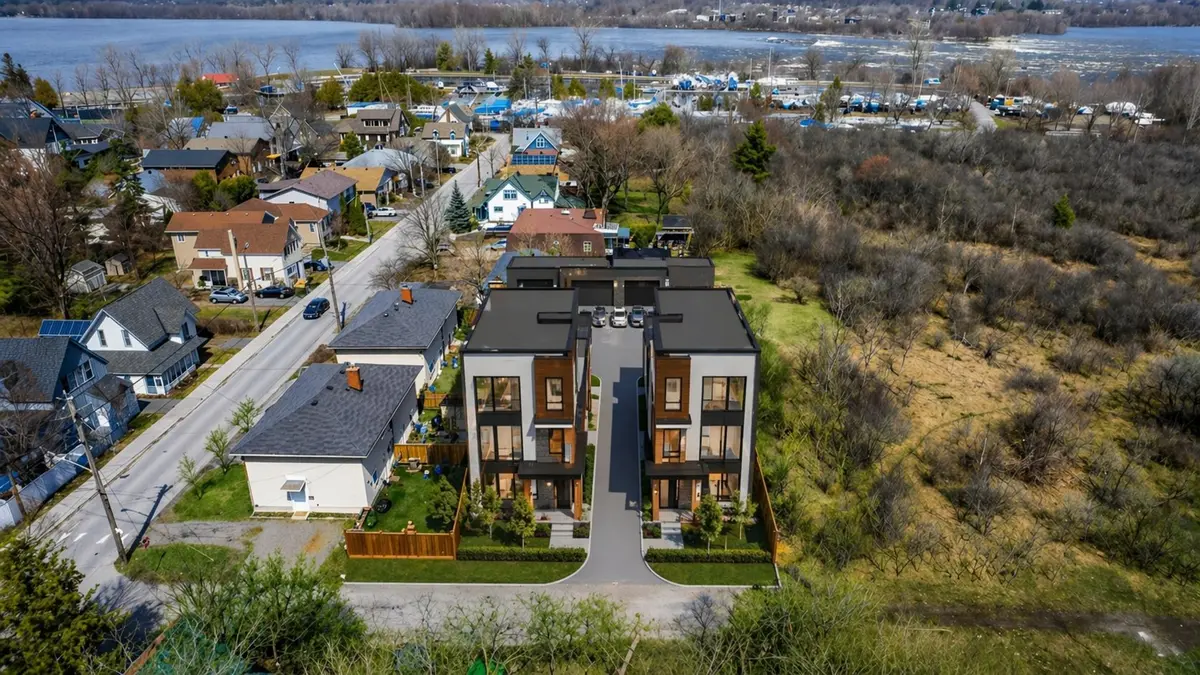 2723 Rowatt ST, Britannia - Lincoln Heights And Area, ON K2B 5W4