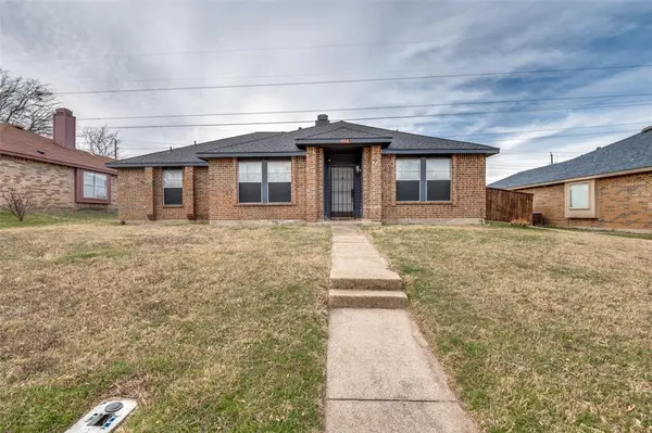 1004 Eagle Drive, Desoto, TX 75115