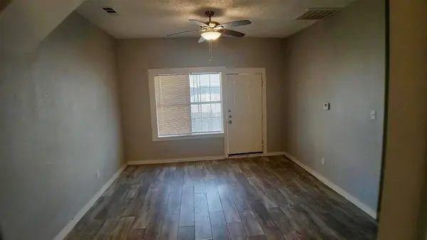 1509 W Page Avenue, Dallas, TX 75208