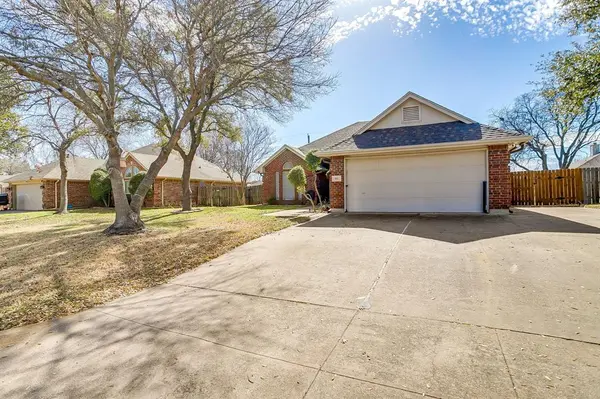 841 Park Meadow Lane, Burleson, TX 76028