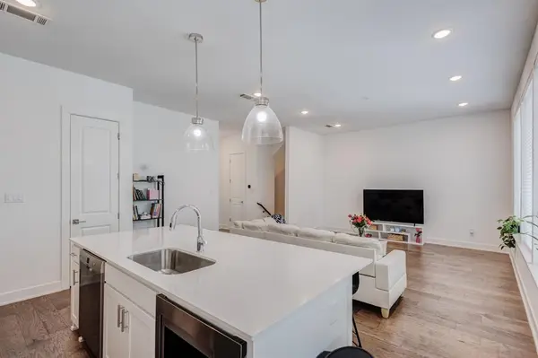 114 E Chester Court, Dallas, TX 75203