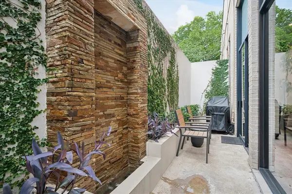 3210 Elizabeth Street, Dallas, TX 75204