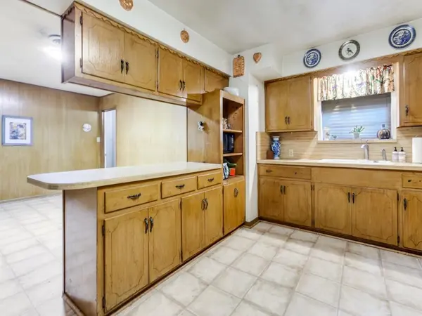 2804 S 5th Street, Garland, TX 75041