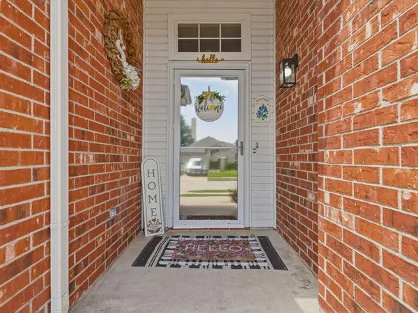 8463 Muirwood Trail, Fort Worth, TX 76137