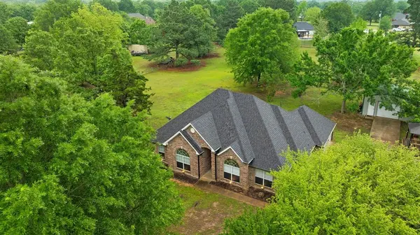 2735 Meadow Lane, Reno, TX 75462