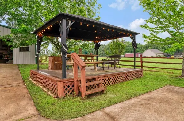 2735 Meadow Lane, Reno, TX 75462