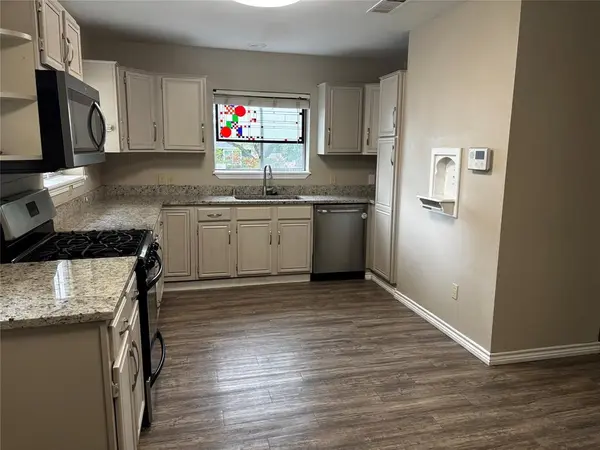 816 E Texas Street, Grapevine, TX 76051